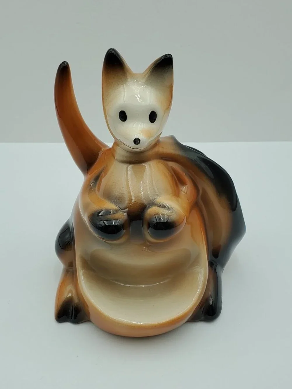 Fine Entertainment kangaroo keeper
